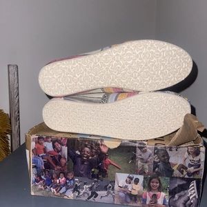 BRAND NEW. Sz 7 WMNS Classic TOMS Multi Nepal Weave flats.